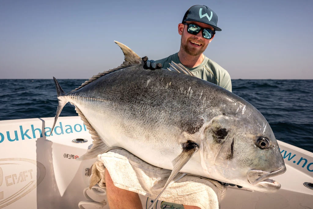 Großer Giant Trevally für Daniel Nilsson vor Hallaniyat im Oman.