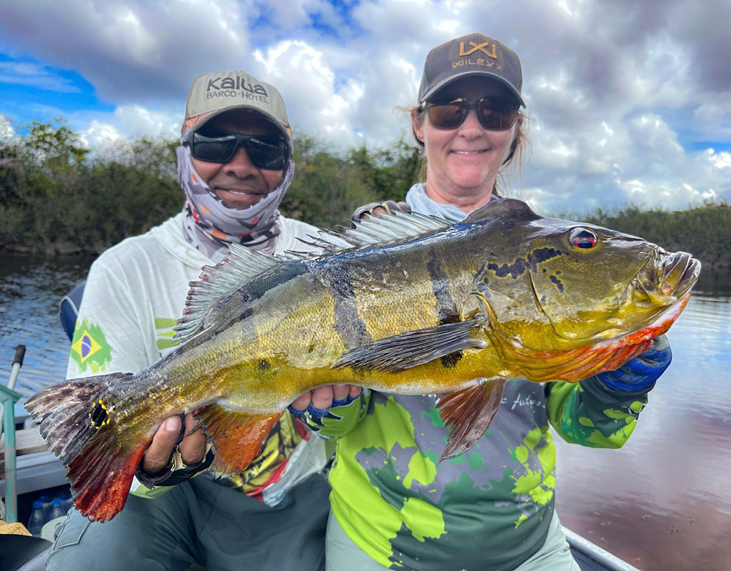 Eira Juntunen with nicee peacock bass.