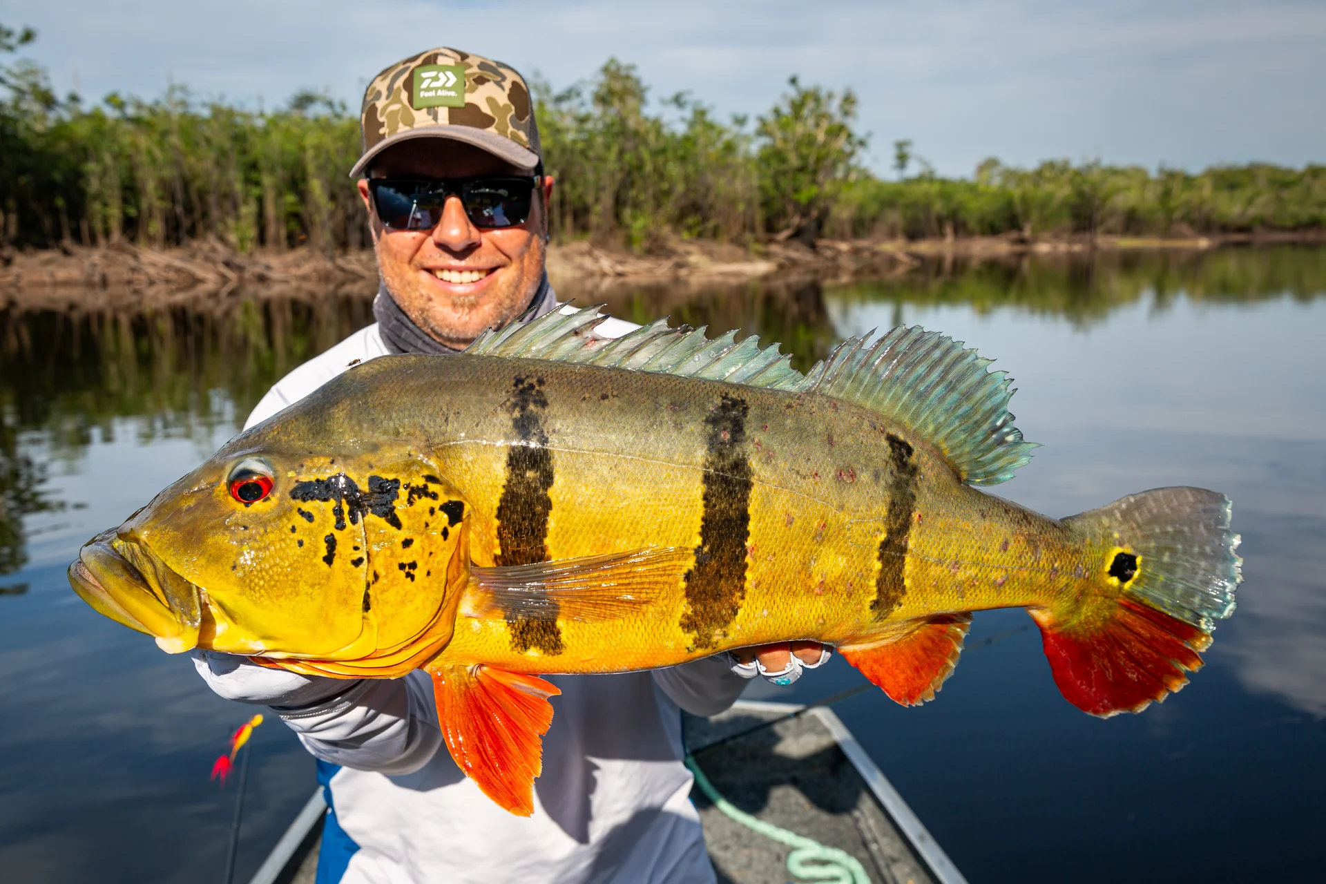 ersatz jurubaxi fisch peacock acu 02 im boot peacock bass fishing brazil